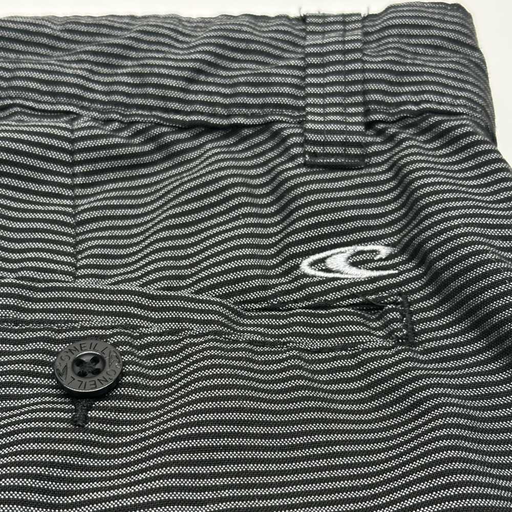 O'Neill‎ Black / Gray Board Shorts with Modern Design size 33 4 pockets (B24) - Picture 4 of 6